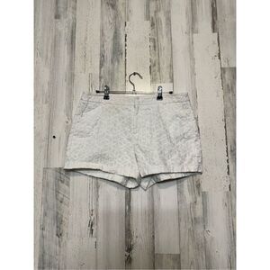Elle white short shorts